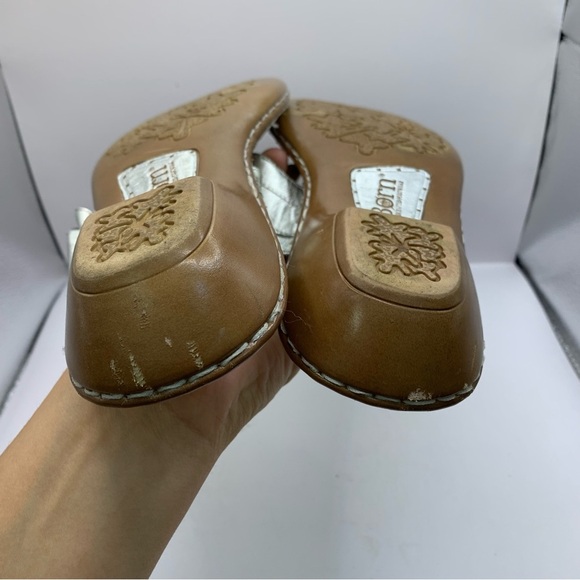 BORN Hand Crafted Footwear Silver Leather  Sandals Flip Flops 9 thong buckle - Picture 8 of 8